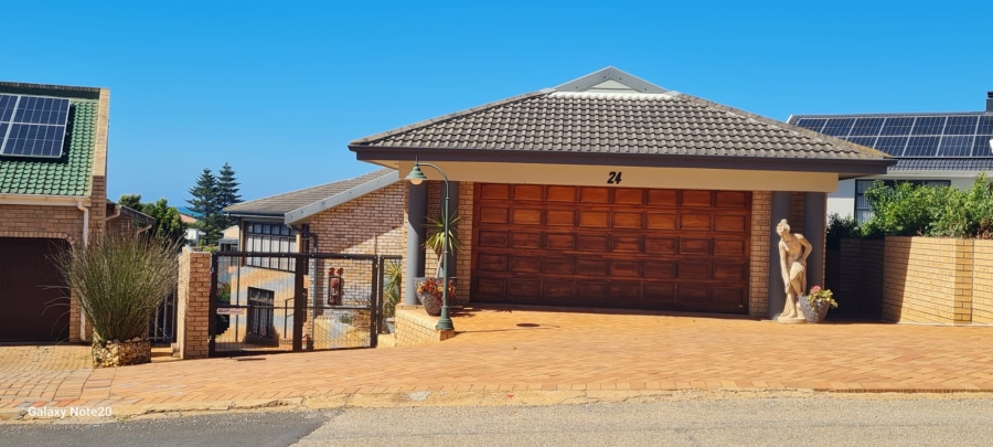 5 Bedroom Property for Sale in Wavecrest Eastern Cape